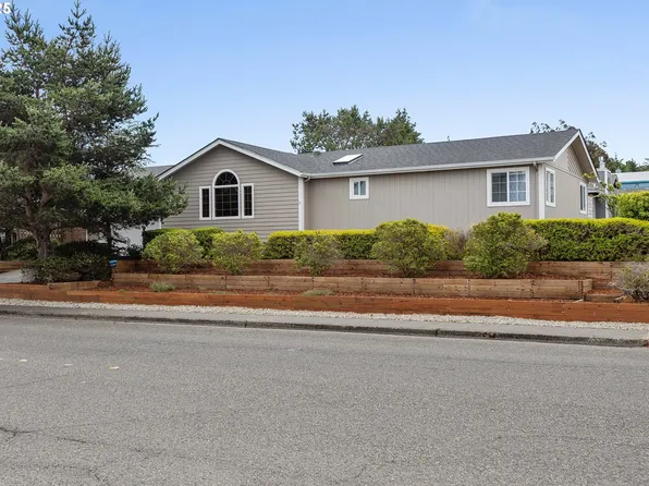 3095 Virginia Ave, North Bend, OR 97459