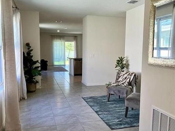 4th image of 820 Gunnison Dr