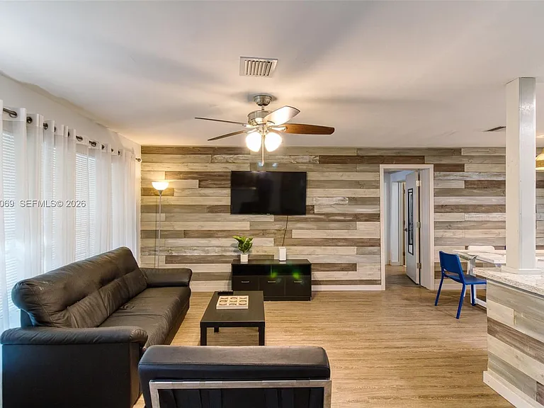 3039 Grant St — Photo 4