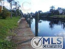 This is a view down the western exposure canal. You can bring your sailboat or your 50ft cruiser.