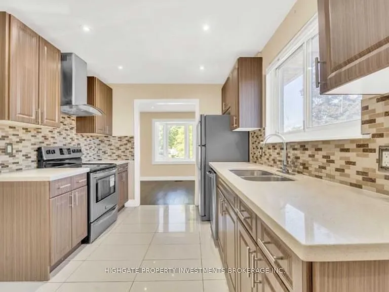 36 Reigate Ave #MAIN — Photo 8