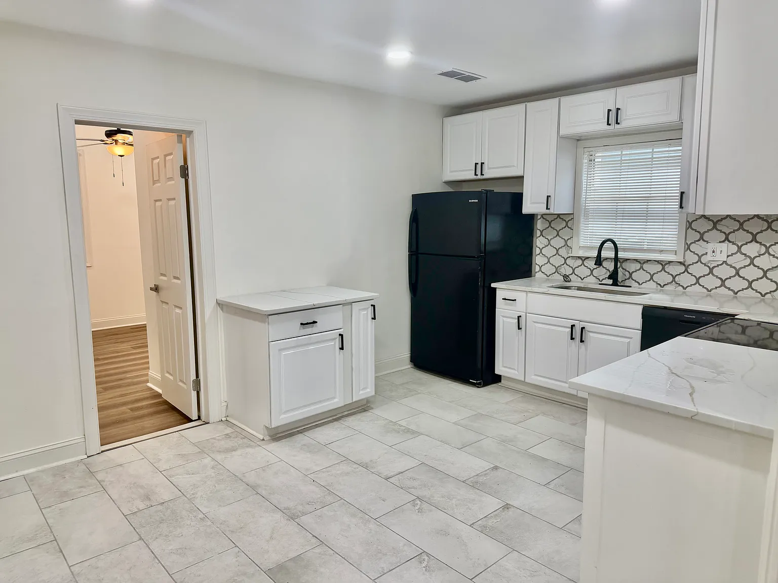 3 bed, 1200 sqft, $2,700 — Photo 4