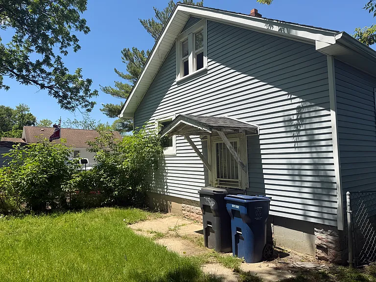 825 Vermilya Ave — Photo 9
