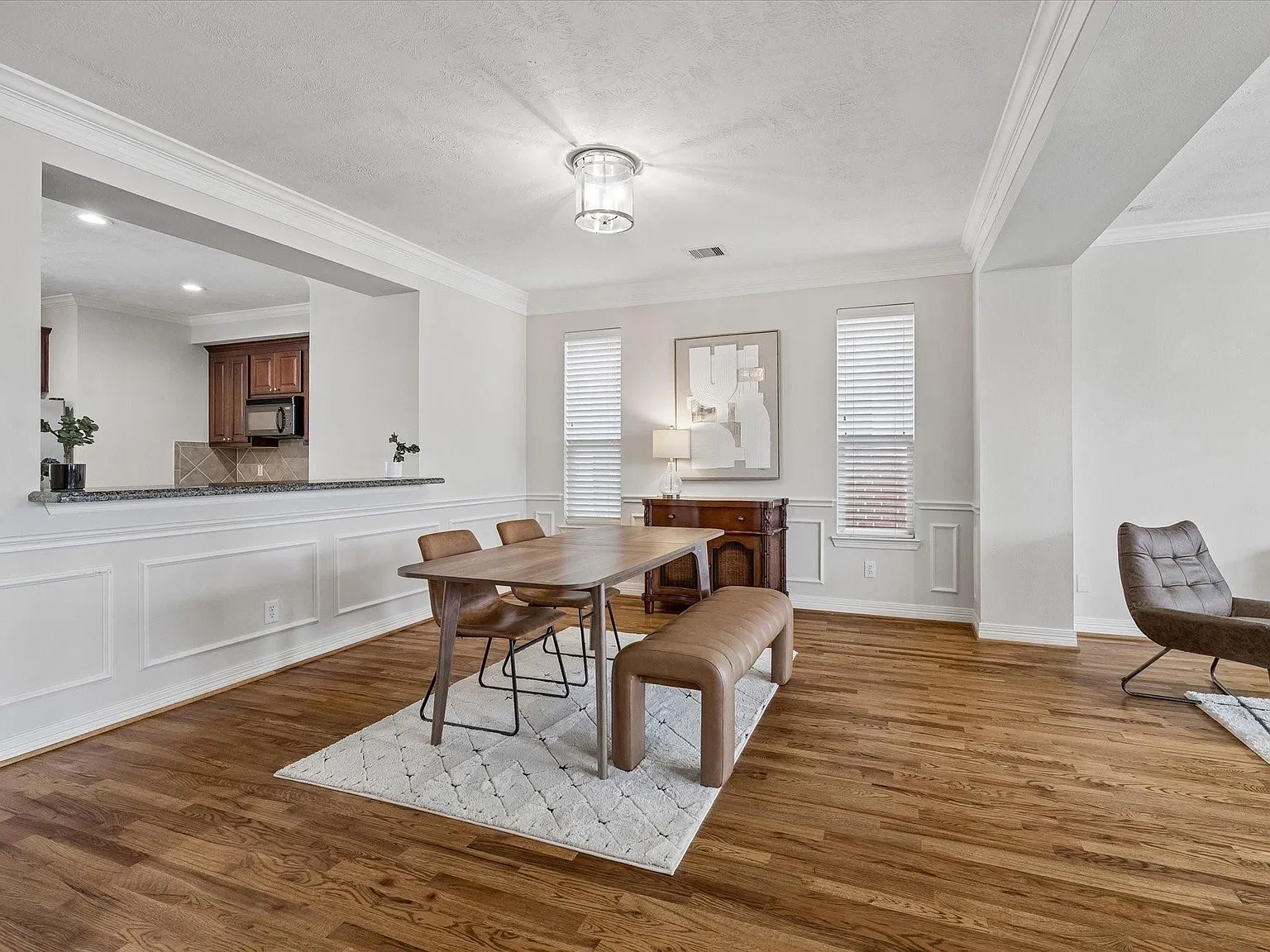 3 bed, 3.5 bath, 2690 sqft, $2,900 — Photo 3