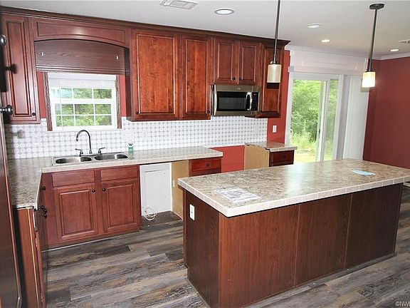 5th image of 694 E McKinley Ave