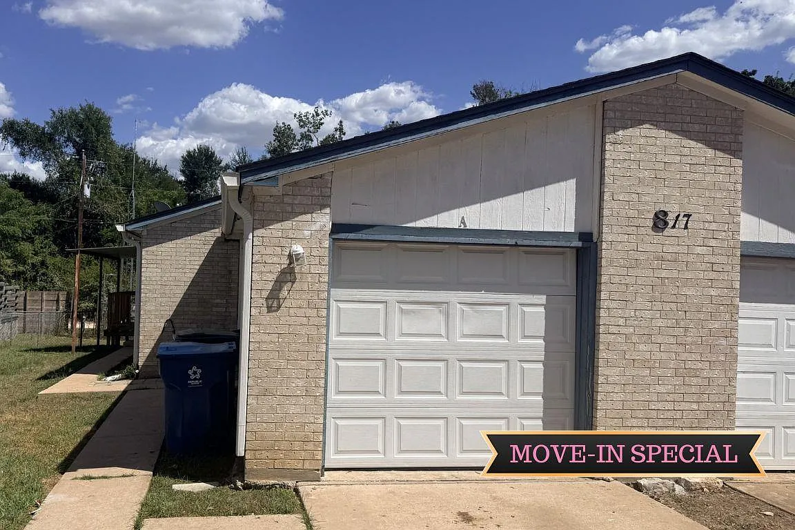 2 bed, 2.0 bath, 838 sqft, $1,360 — Photo 1