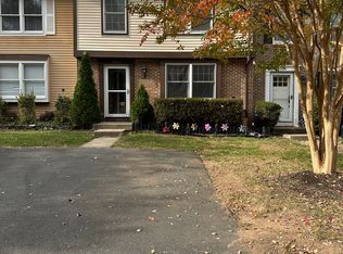 5826 Robins Nest Ln, Burke, VA 22015