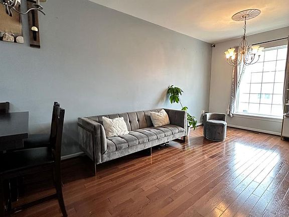 2nd image of 7444 Riding Meadow Way