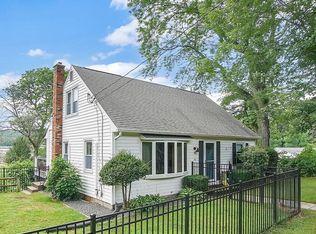 35 Ridgeway St, Holyoke, MA 01040