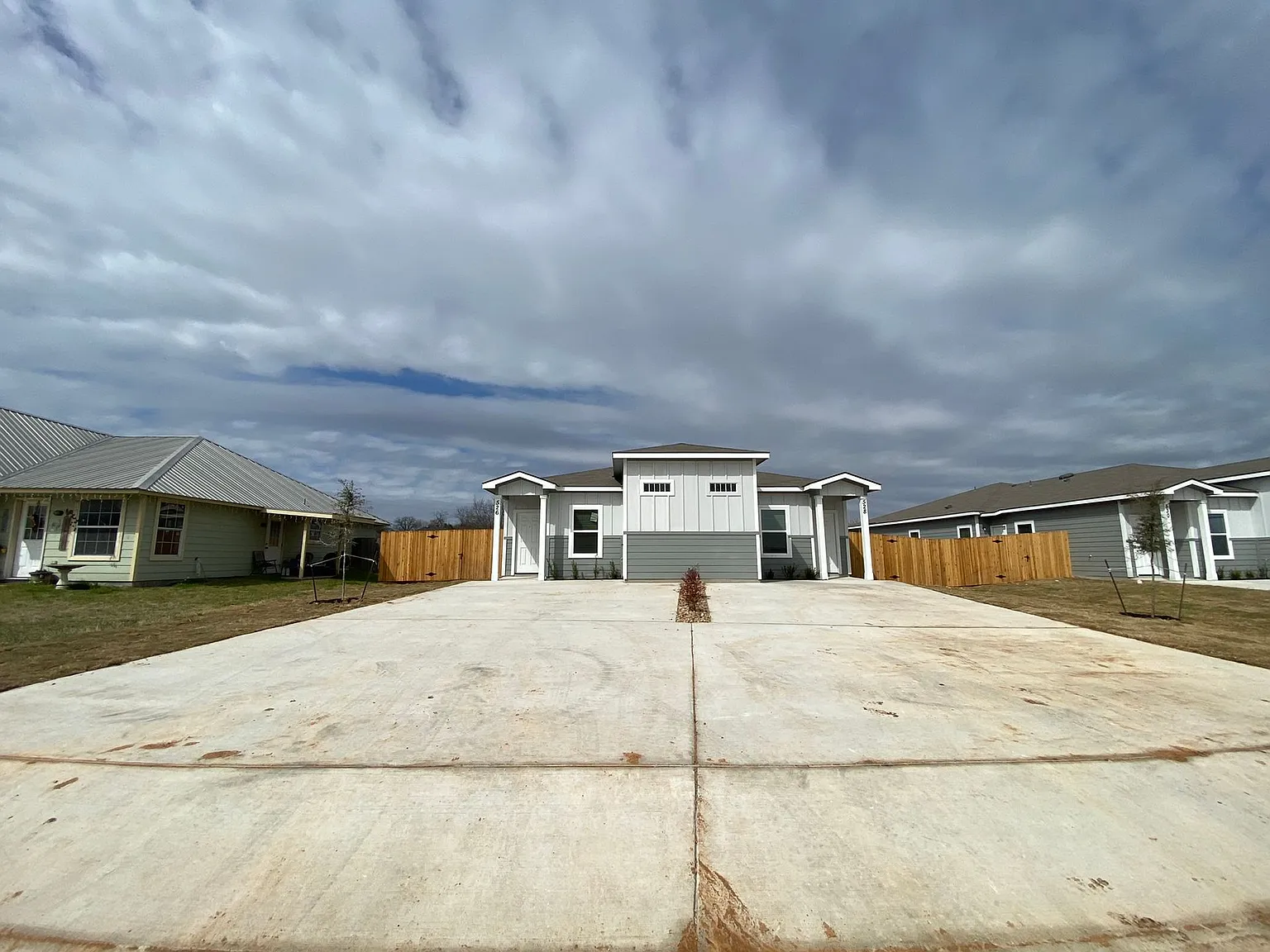 Luxury 3/2 Duplex in Seguin, Texas — Photo 1