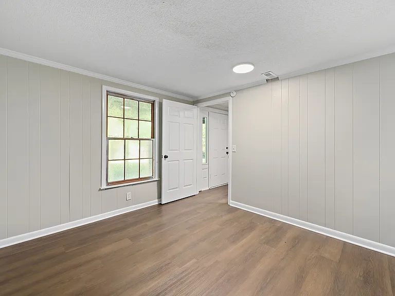 105 Windcreek Ln — Photo 35