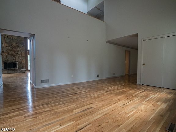 5th image of 16 Joanna Way