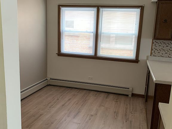 3rd image of 939 S Elgin Ave Floor 1