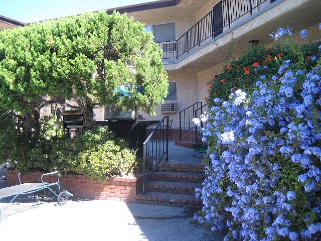 1st image of 3907 La Crescenta Ave APT 212