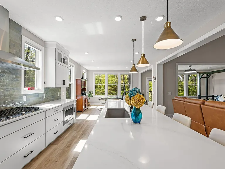 233 Lake Balaton Dr — Photo 3