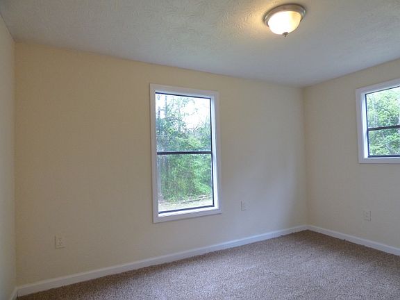 5th image of 39 Magnolia Dr
