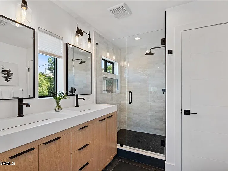 230 W Monterosa St — Photo 29
