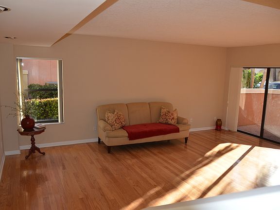 4th image of 89 Uno Lago Dr