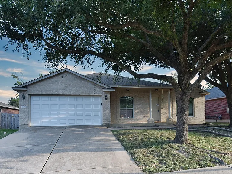 3305 Stonewall Dr — Photo 1