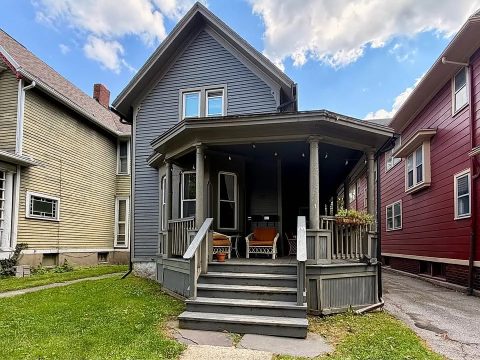 32 Rowley St #1