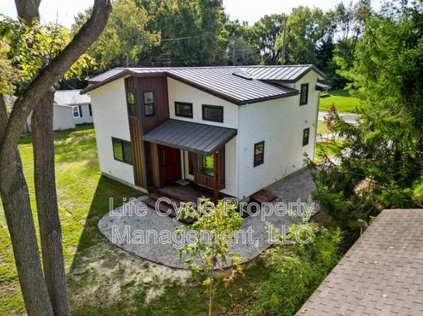 151-153 E Clark St, Grant, MI 49327