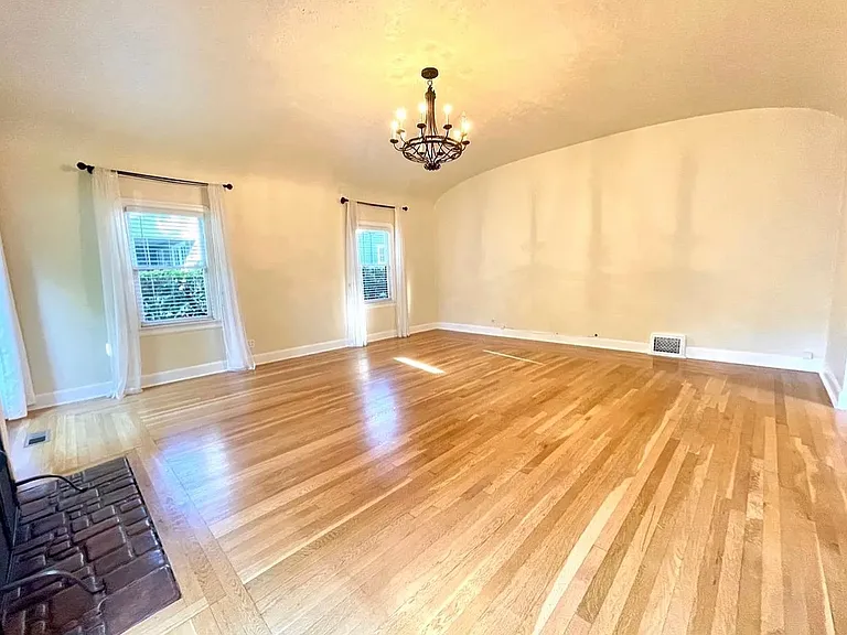 1127 Clark Way — Photo 9