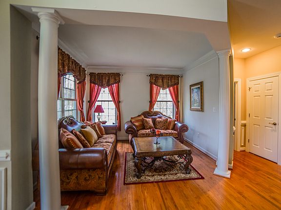 3rd image of 75 Melvin Dr