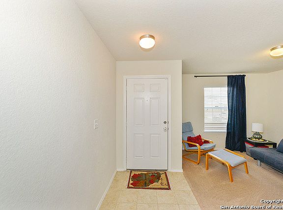 3rd image of 827 Cowhide Dr