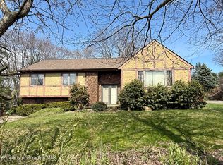 215 McKinley Dr, Olyphant, PA 18434
