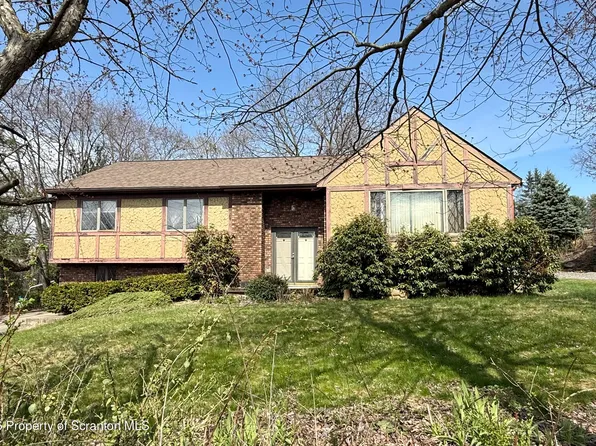 215 McKinley Dr, Olyphant, PA 18434