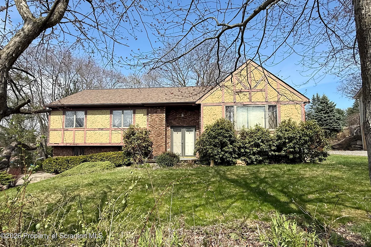 215 McKinley Dr photo 1