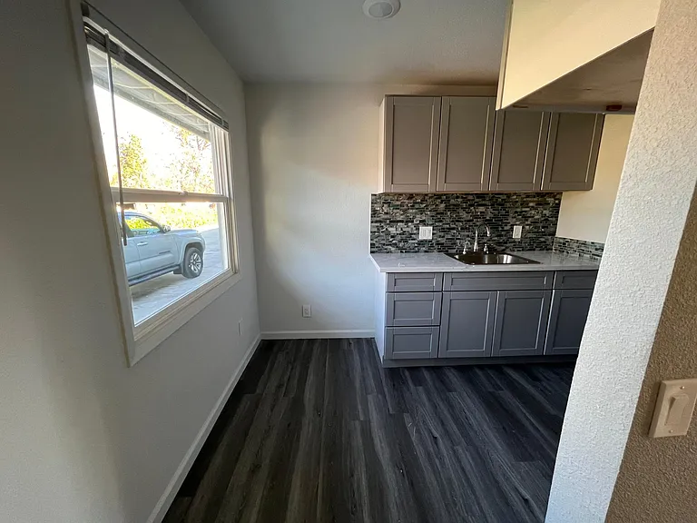 153 4th St #7 — Photo 3