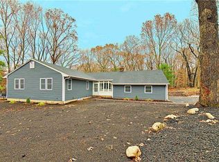 9 Greenway Dr, Middle Island, NY 11953