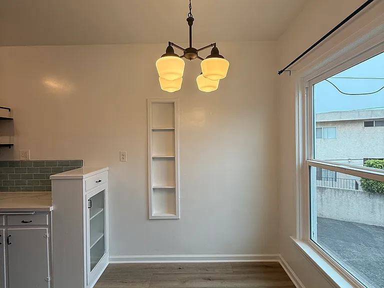 1121 E Chevy Chase Dr #11 — Photo 8