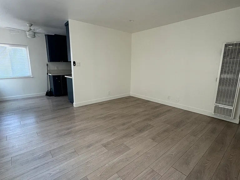907 Grand Ave #1 — Photo 9