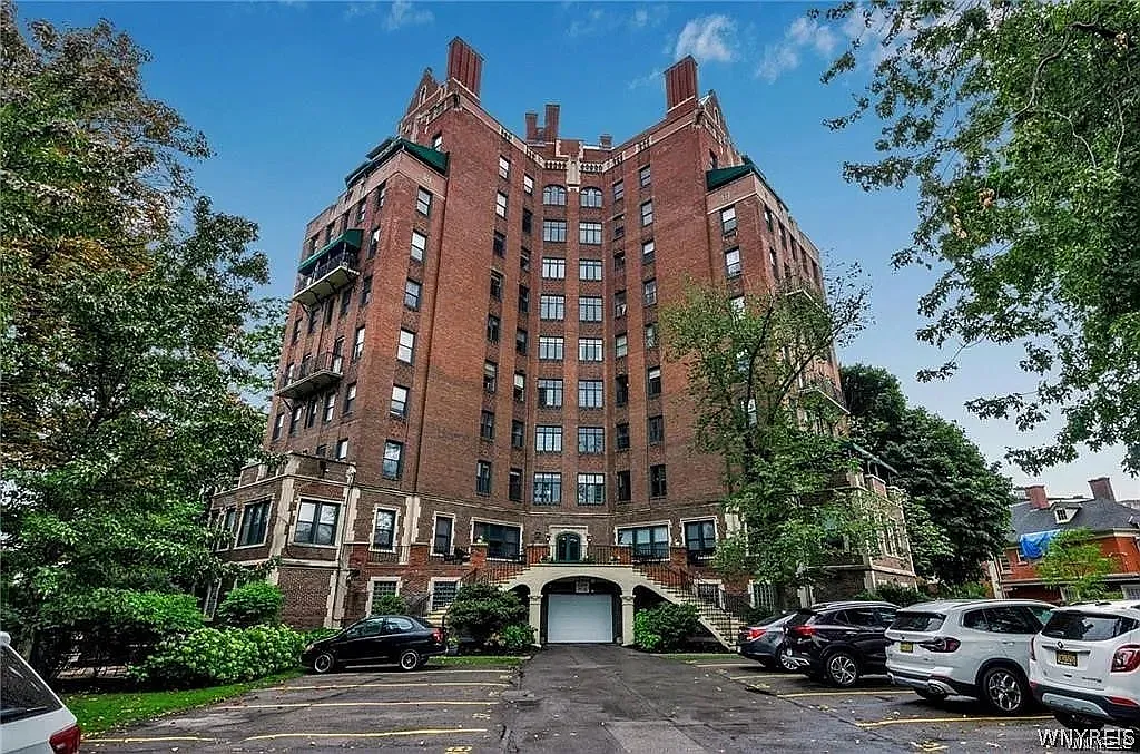 800 W Ferry St — Photo 1