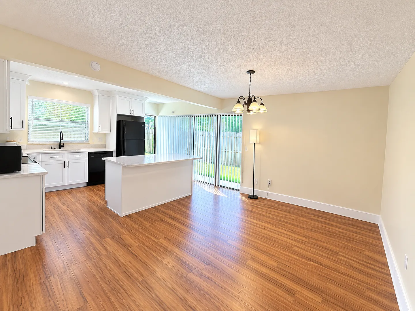 Spacious 3BR Home with Included Internet & Large Backyard! — Photo 4
