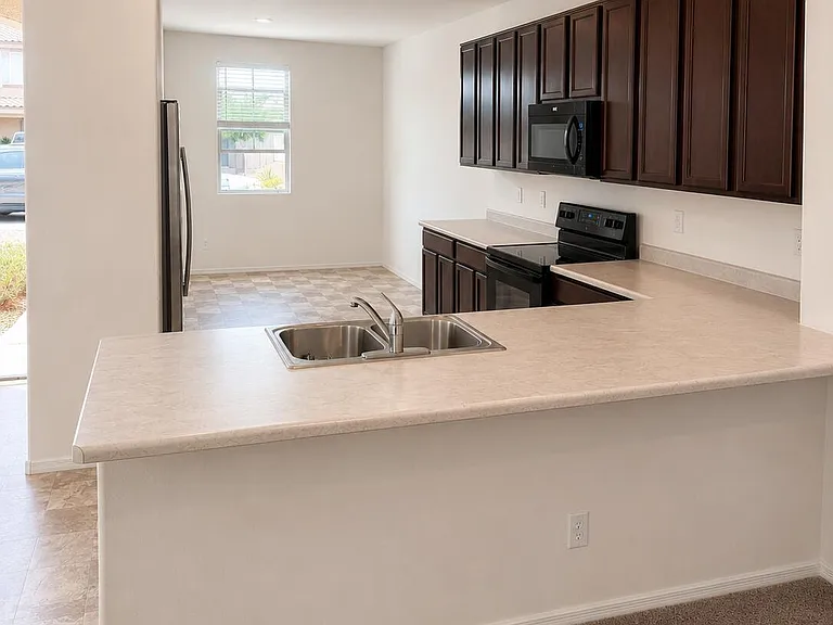 12552 W Midway Ave — Photo 2