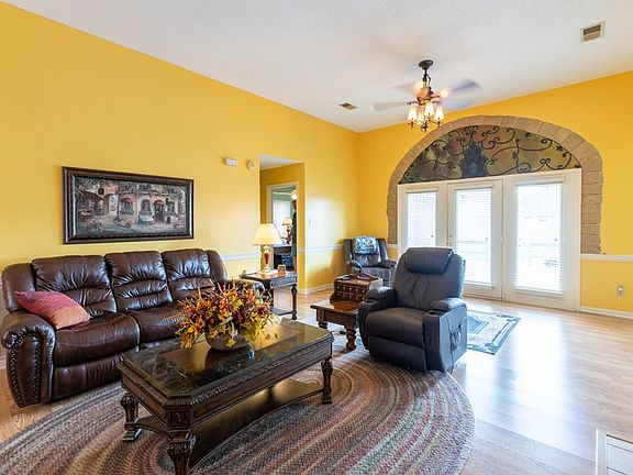 5th image of 732 Pleasant Woods Dr
