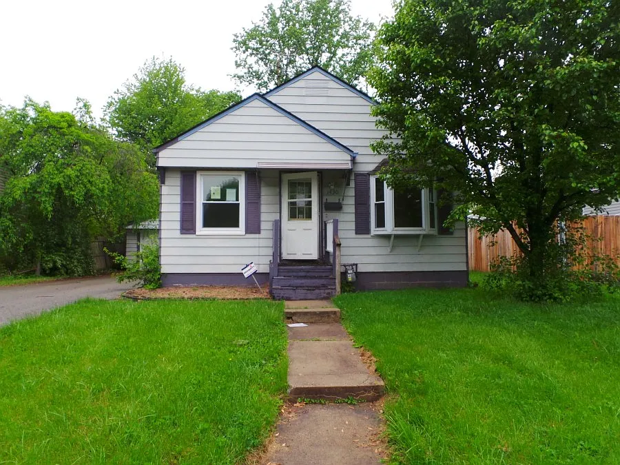 1430 N Sheridan Ave photo 1
