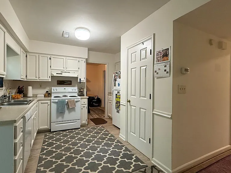 3190 Saddlebrook Ln — Photo 7