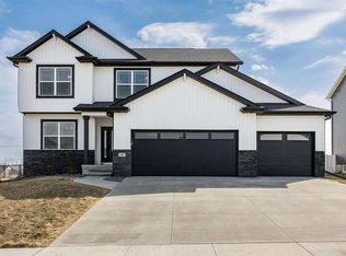 7107 Country Brook Dr NW, Cedar Rapids, IA 52405