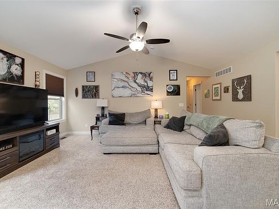 5th image of 1148 Duxbury Ln