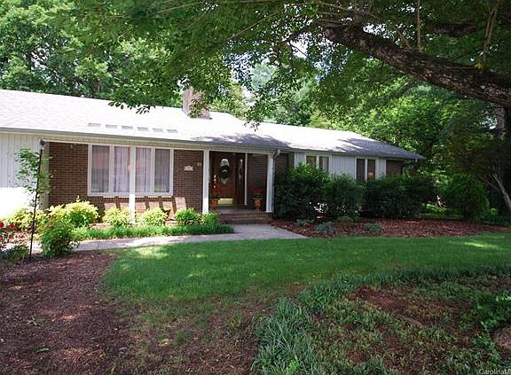 2nd image of 105 General Stonewall Jackson Dr