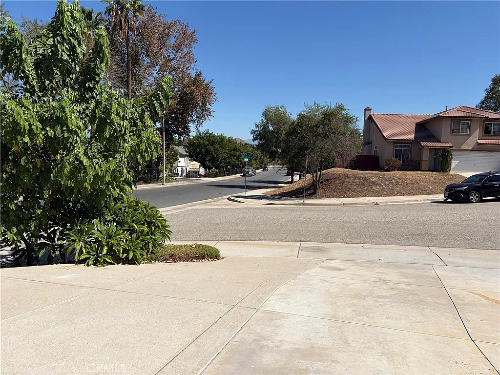 4 bed, 2073 sqft, $3,600 — Photo 3
