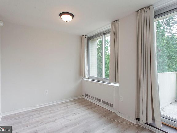 5th image of 604-36 S Washington Sq #304