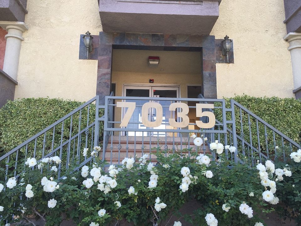 1st image of 7035 Woodley Ave Unit 124