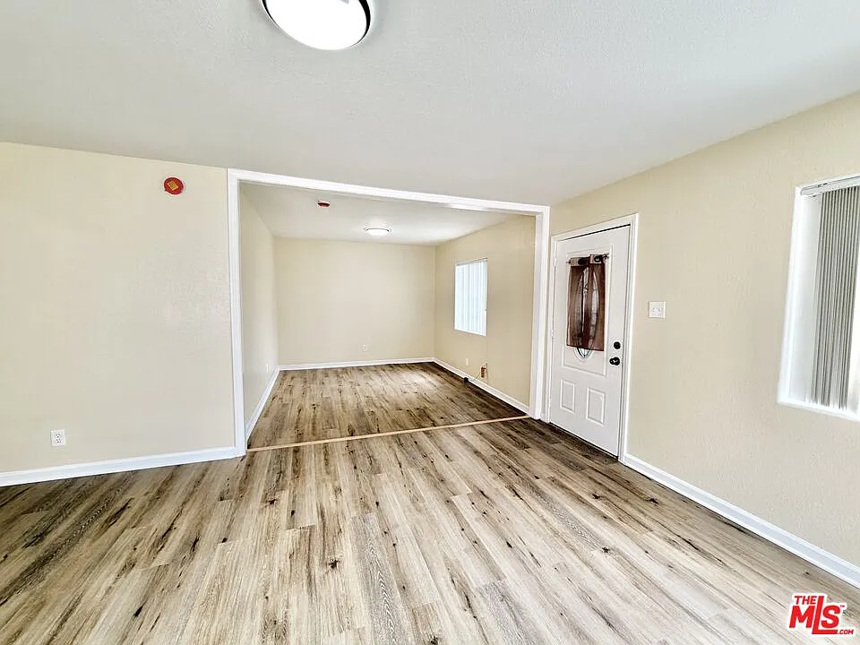 3 bed, 2.0 bath, 1000 sqft, $2,850 — Photo 3