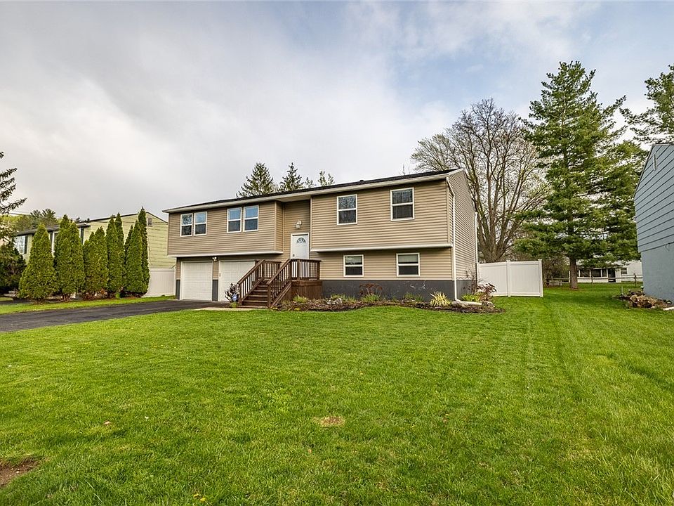 1st image of 204 Branchwood Dr