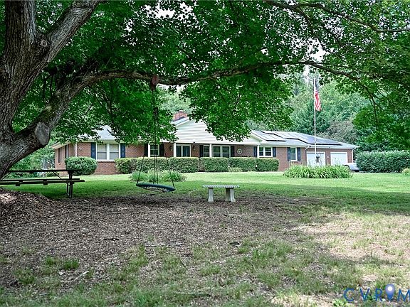 2nd image of 2985 Cumberland Rd